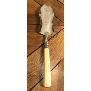 Minerva Hallmark Fish Shovel
