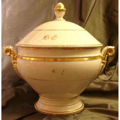 Round Porcelain Soup Tureen In Paris, XIX Siecle