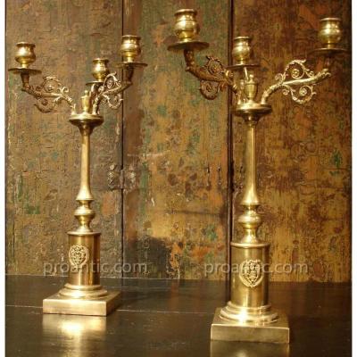 Pair Of Armoriés Chandeliers Restoration Style In Bronze, Nineteenth Century