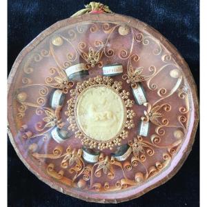 Reliquary Paperolles Agnus-dei, Eight Relics