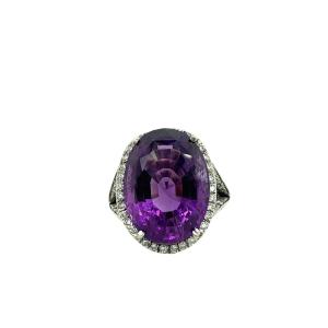 18k White Gold Ring With Amethyst And Diamonds Around The Halo
