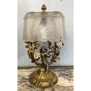 Small Accent Lamp Decorated With A Putto