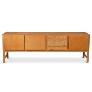 Oak And Oak Veneer Sideboard Opening To 3 Doors And 4 Drawers Ls65231208z