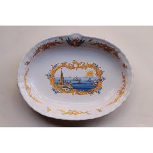 Oval Basin In Earthenware From Moustiers, Manufacture De Fouque, 18th Century.