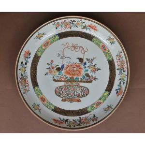 Chinese Porcelain Dish Decorated With A Flowered Vase. Yongzheng Period (1723-1735), 18th C.