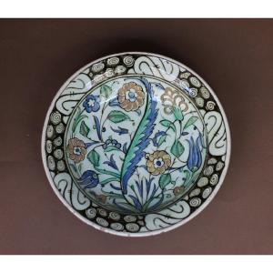 Iznik Siliceous Ceramic Dish With Decor Of A Palm, 17th Century. 