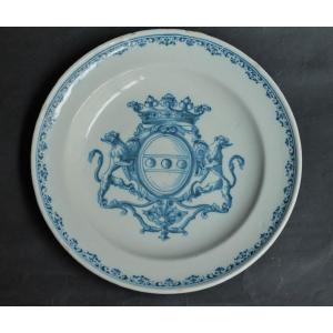 Earthenware Plate From Moustiers Decorated With Coat Of Arms, 18th C.