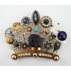Comb Or Brooch Element Tie Pin Composition 