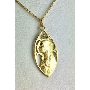 Pendant Medal Virgin In Mandorla Style Belle Epoque Yellow Gold