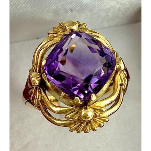 Art Nouveau Ring Cushion Amethyst On Yellow Gold