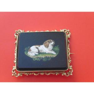 Brooch In Yellow Gold And Micro Mosaic On Onyx Background