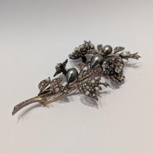 Trembling Floral Brooch. Late 19th Century.