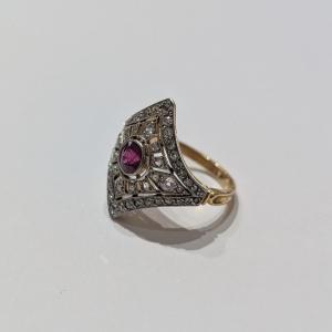 Art Deco Ring From The 1930s, Diamonds, Yellow Gold And Platinum
