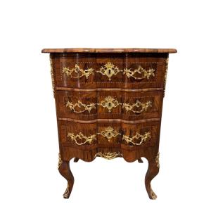 Crossbow-shaped Jumping Chest Of Drawers