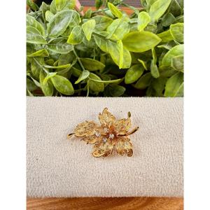 18k Gold Brooch With Rhinestone Leaf Design