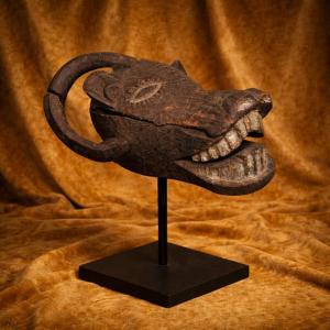 Bamiléké, Large Ku'n'gau Buffalo Mask