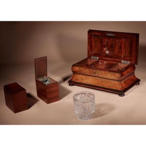 An Exceptional And Beautiful Bombé Mahogany And Ebony Georgian Tea Caddy Circa 1820.