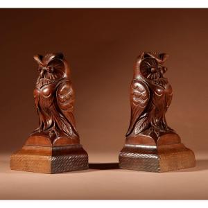 Black Forest Unusual Large Amusing Pair Of Owl Carved Wooden Bookends Circa 1900-20.