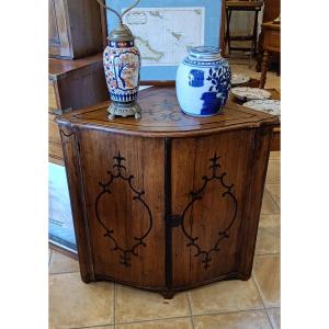 18th Century Corner In Walnut And Black Painted Decor