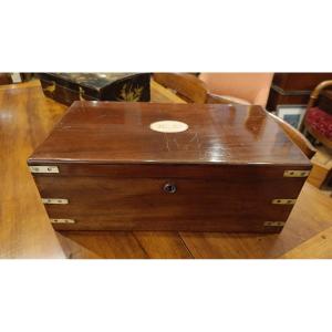 19th-century Officer's Writing Desk In Solid Mahogany With Brass Corners