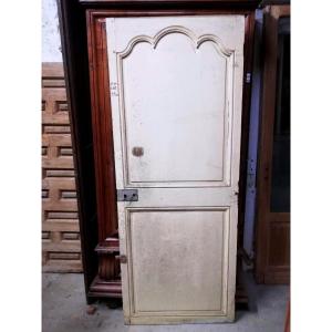 Interesting And Original Louis XV Door With Scalloped Molding, Connecting Doors To Rooms