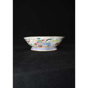 Hand-painted, Early 20th-century Chinese Famille Rose Porcelain Polylobed Bowl