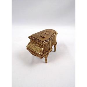 Early 20th Century Louis XV Style Gilt Bronze Piano-shaped Jewelry Box