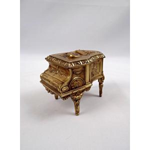 Gilt Bronze Jewelry Box In The Shape Of A Piano, Louis XV Style, Early 20th Century (2)