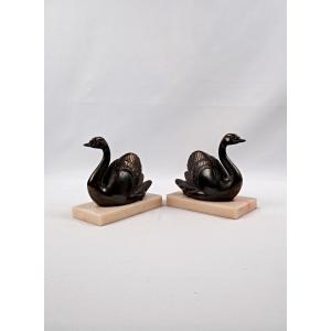 Pair Of Art Deco Swan Bookends In Black Spelter On Beige Marble, Early 20th Century