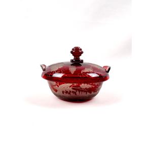 Red Bohemian Glass Bonbonnière Decorated With Vines And A Hunting Scene, 19th Century