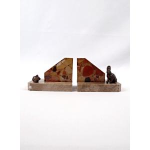 Pair Of Art Deco Bookends In Veined Marble And Bronze Rabbits, Early 20th Century