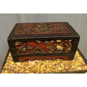Chanab, Red Lacquered Wooden Altar Box With Gilding Base And Lid