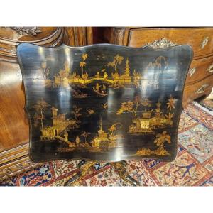 Napoleon III Asian Inspired Pedestal Table With Gold Decor
