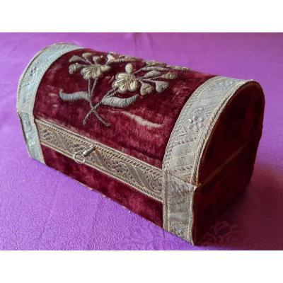 Wooden And Velvet Box : 19th Century Golden Threads