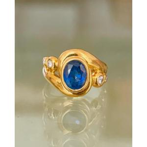 Tourbillon Ring In Yellow Gold With Sapphire And Diamonds
