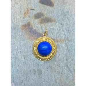 Yellow Gold And Lapis Lazuli Pendant 