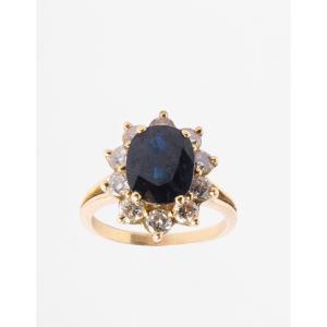 Marguerite Ring In Yellow Gold, Sapphire And Diamonds
