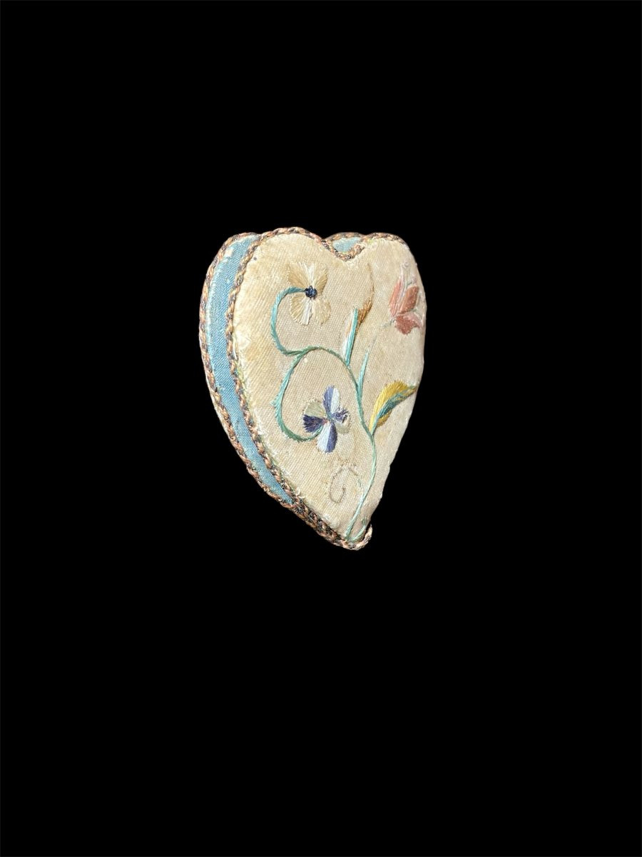 XVIII secolo - Seta ricamata - Reliquiario a cuore con 4 reliquie ex ossibus-photo-3