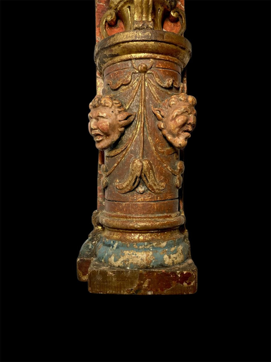 XVI secolo - Spagna - Coppia di colonne in legno policromo con facce d'angelo e grottesche-photo-3
