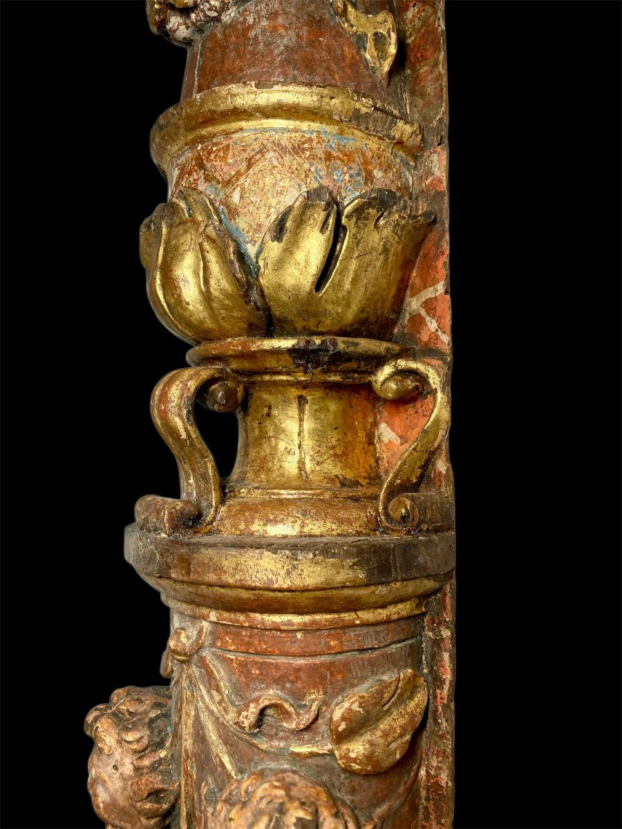 XVI secolo - Spagna - Coppia di colonne in legno policromo con facce d'angelo e grottesche-photo-1