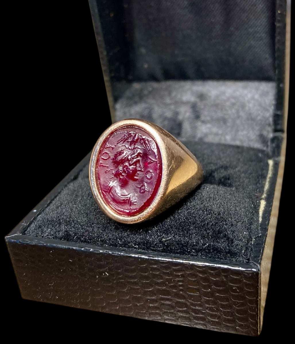 Imperatore Nerone - Intaglio in pasta vitrea montato su anello chevalier in oro rosa 18K-photo-2