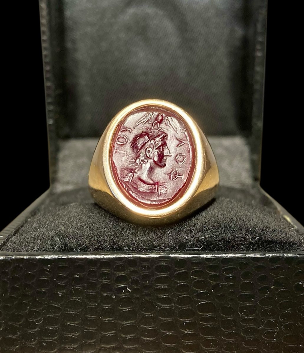Imperatore Nerone - Intaglio in pasta vitrea montato su anello chevalier in oro rosa 18K-photo-3