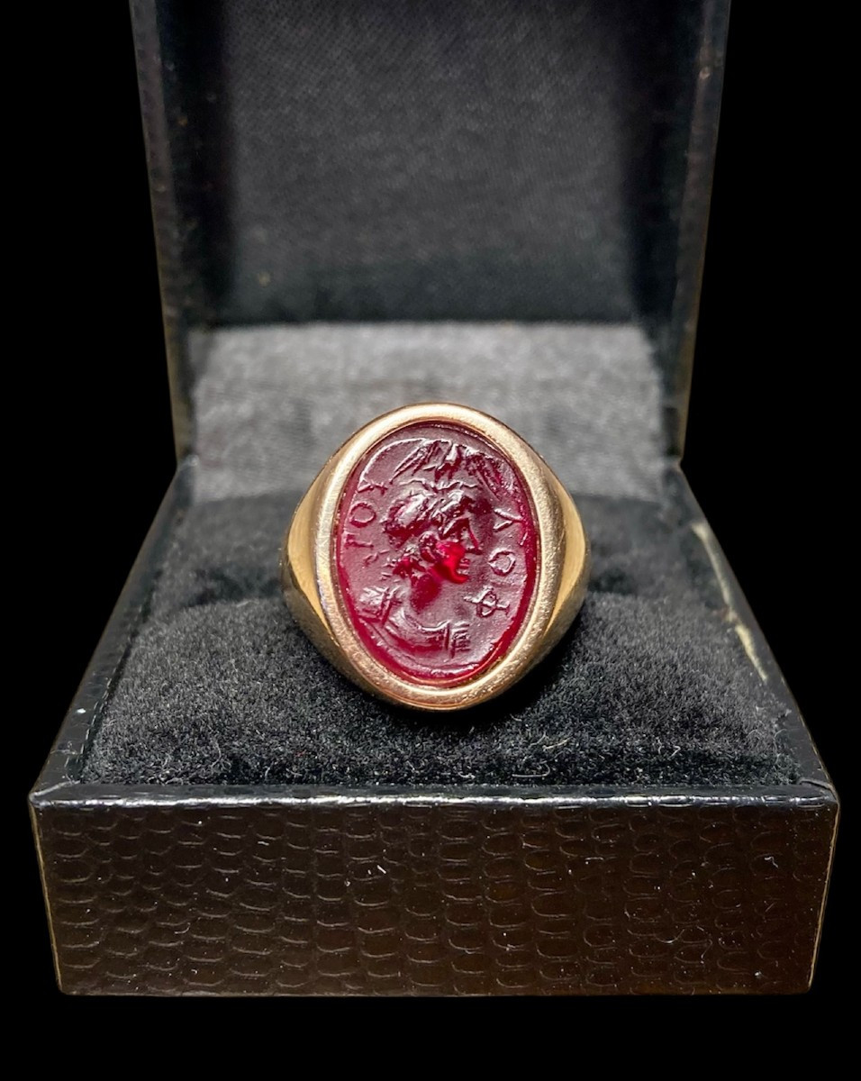 Imperatore Nerone - Intaglio in pasta vitrea montato su anello chevalier in oro rosa 18K