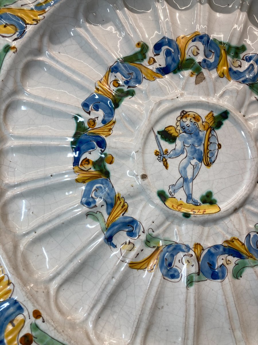 Deruta - II metà del XVI sec. - Grande piatto da parata in maiolica con putto e motivi vegetali-photo-2