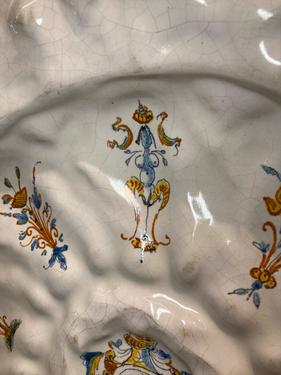 Faenza - II metà del XVI sec. - Piatto da parata in maiolica con stemma e decorazioni -photo-1