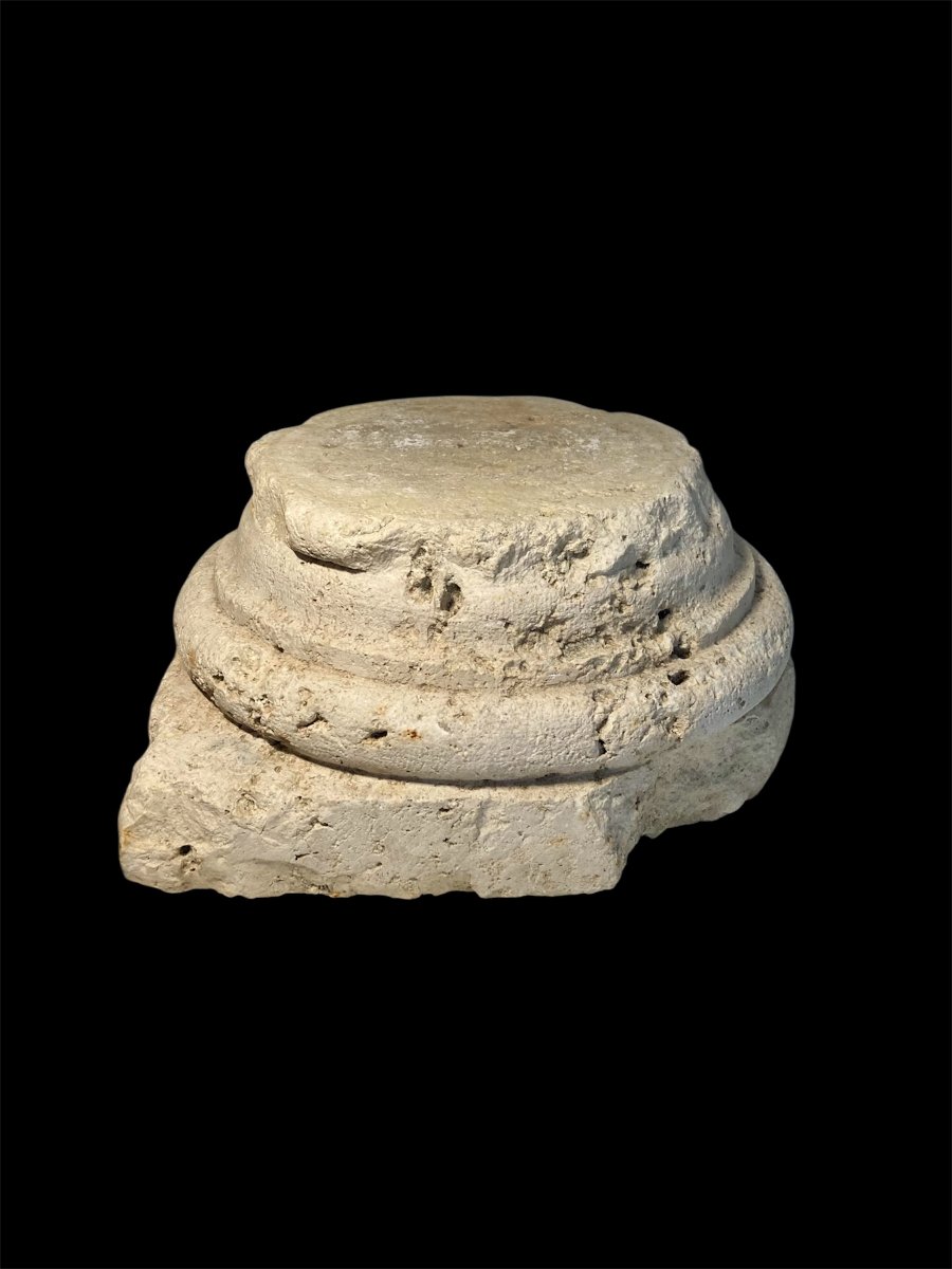 Epoca medievale - Italia centrale - Base di colonna in travertino
