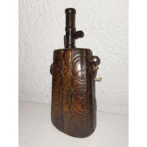 Antique Folk Art Powder Flask Carved In Bovine Horn Collection