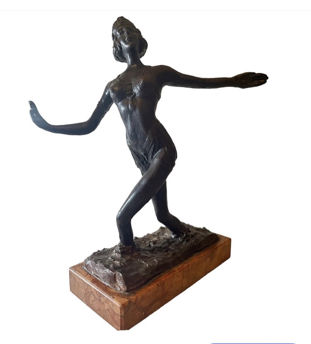 Scultura in bronzo di donna