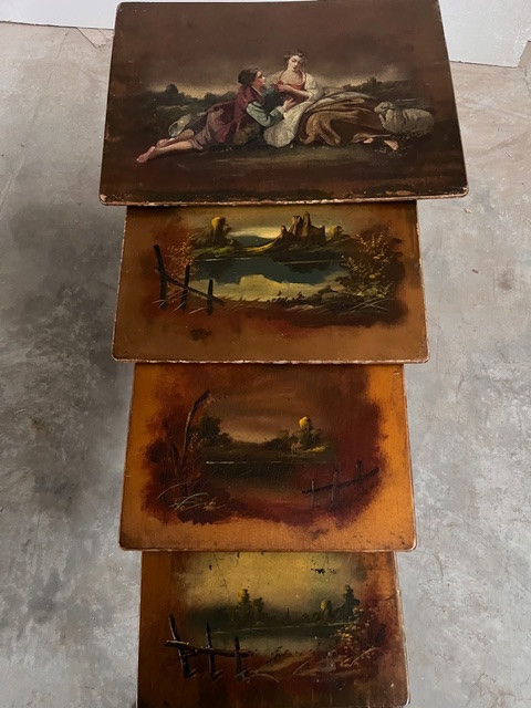 Set di quattro tavolini impilabili Art Nouveau, inizio XX secolo.-photo-3