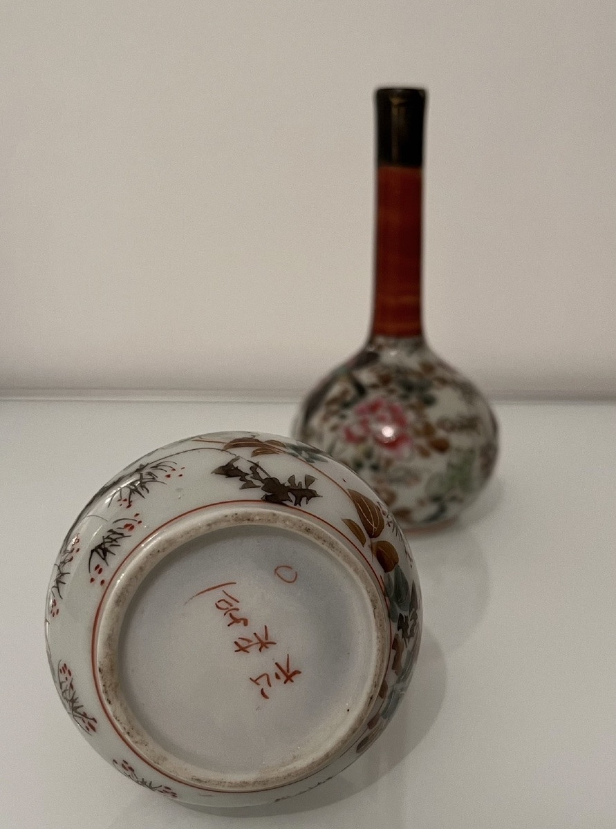 Coppia di vasi in porcellana a motivo floreale con  uccelli, fine XIX secolo, Giappone.-photo-2